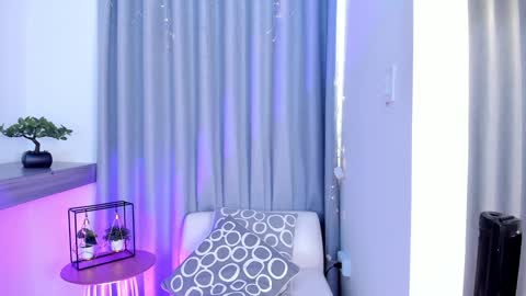 Snapshot of im_antonia chatting on 01-04-25, 03:49 LUCY online show from 01-04-25, 03:49