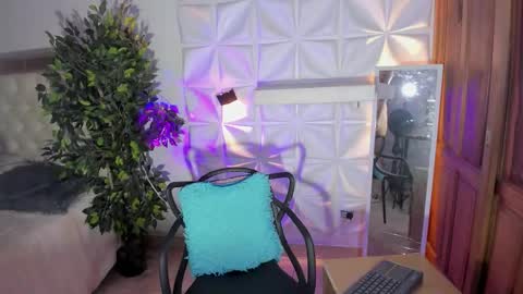 Snapshot of im_crisvega88 chatting on 11-06-25, 03:18 criss online show from 11-06-25, 03:18