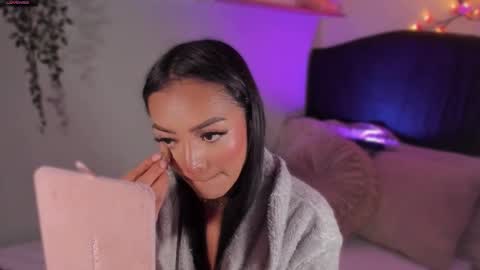 Snapshot of im_isabellaa chatting on 12-05-25, 08:05 Isa online show from 12-05-25, 08:05