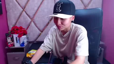 Snapshot of im_mathias chatting on 02-12-25, 10:03 mathias online show from 02-12-25, 10:03