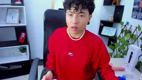 Snapshot of im_mathias chatting on 10-23-25, 07:45 mathias online show from 10-23-25, 07:45