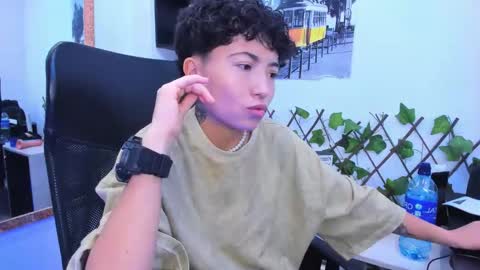 Snapshot of im_mathias chatting on 11-23-25, 04:01 mathias online show from 11-23-25, 04:01