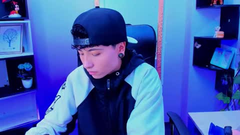 Snapshot of im_mathias chatting on 11-25-25, 02:44 mathias online show from 11-25-25, 02:44