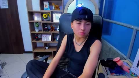 Snapshot of im_mathias chatting on 11-30-25, 12:53 mathias online show from 11-30-25, 12:53