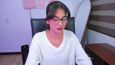 Mia online show from 04-24-26, 12:02