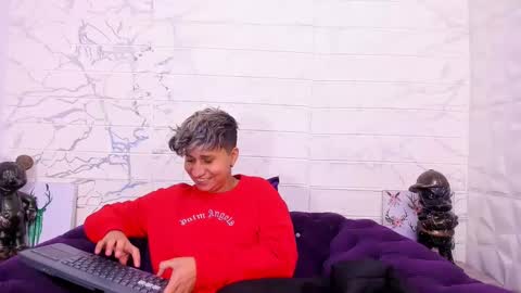 Snapshot of im_milan_rs chatting on 02-19-25, 09:50 im_milan_rs online show from 02-19-25, 09:50