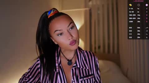 Snapshot of im_milla chatting on 11-14-25, 04:06 Milla online show from 11-14-25, 04:06