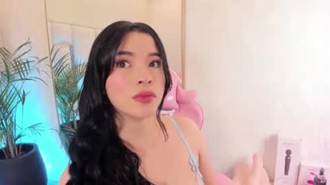 Snapshot of im_nika_ chatting on 06-22-26, 12:35 Nika online show from 06-22-26, 12:35