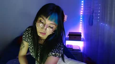 Snapshot of im_pandaa chatting on 06-25-26, 06:18 Chloee online show from 06-25-26, 06:18