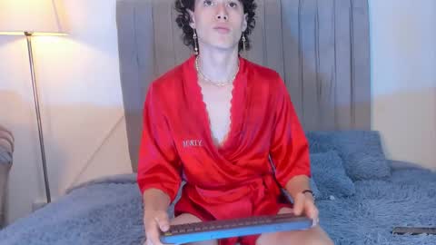 Perseo - Help me with 50 thumbs up online show from 12-20-25, 08:05