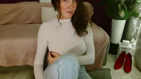 Snapshot of imcarrieberry chatting on 10-09-25, 02:48 Carrie online show from 10-09-25, 02:48