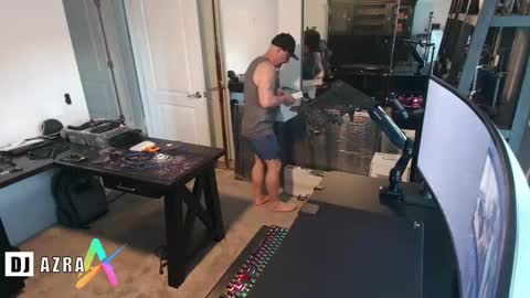 Snapshot of imdjazra chatting on 03-03-25, 01:21 DJ Azra online show from 03-03-25, 01:21