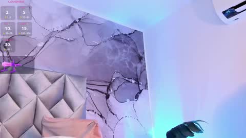 Snapshot of imleana chatting on 02-25-25, 11:11 Leana online show from 02-25-25, 11:11