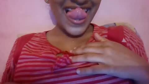 Snapshot of imlovelyrose chatting on 12-01-24, 05:02 ROSE online show from 12-01-24, 05:02