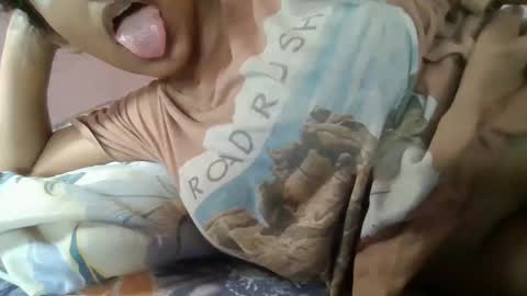 Snapshot of imlovelyrose chatting on 12-15-24, 09:45 ROSE online show from 12-15-24, 09:45