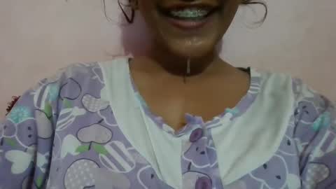 Snapshot of imlovelyrose chatting on 12-19-24, 02:13 ROSE online show from 12-19-24, 02:13