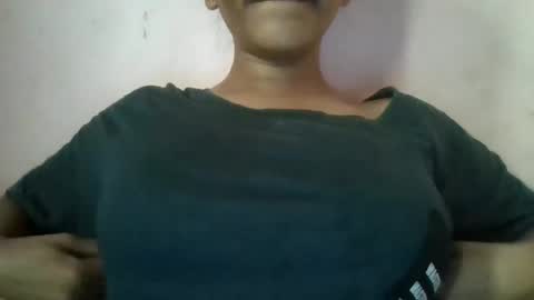 Snapshot of imlovelyrose chatting on 12-23-24, 02:45 ROSE online show from 12-23-24, 02:45