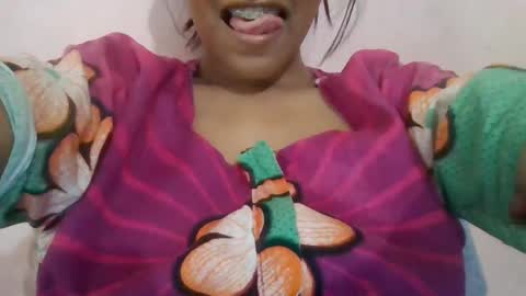 Snapshot of imlovelyrose chatting on 12-30-24, 02:42 ROSE online show from 12-30-24, 02:42