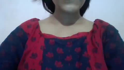 Snapshot of imlovelyrose chatting on 01-31-25, 03:33 ROSE online show from 01-31-25, 03:33