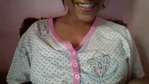 Snapshot of imlovelyrose chatting on 03-05-25, 03:08 ROSE online show from 03-05-25, 03:08