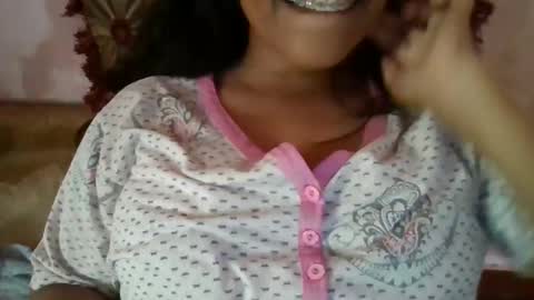 Snapshot of imlovelyrose chatting on 03-05-25, 06:12 ROSE online show from 03-05-25, 06:12