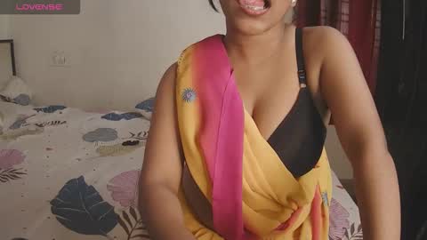 Snapshot of imlovelyrose chatting on 09-26-25, 08:29 ROSE online show from 09-26-25, 08:29