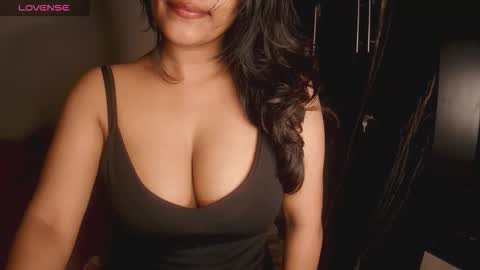 Snapshot of imlovelyrose chatting on 10-16-25, 08:10 ROSE online show from 10-16-25, 08:10