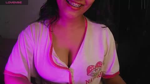 Snapshot of imlovelyrose chatting on 10-29-25, 01:13 ROSE online show from 10-29-25, 01:13