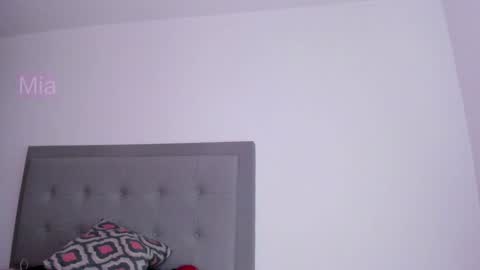 mia ---------  COL TIME online show from 02-09-25, 01:44