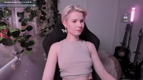 Snapshot of imnotmia chatting on 02-04-25, 01:06 Mia online show from 02-04-25, 01:06