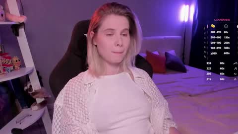 Mia online show from 05-30-26, 10:01