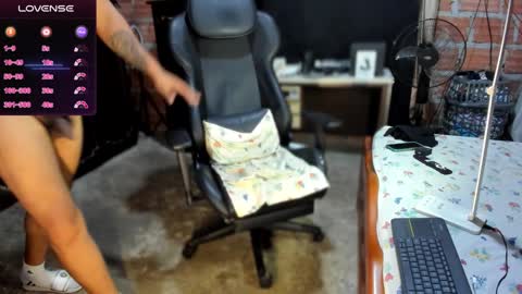 Snapshot of imperion_king chatting on 01-18-25, 02:47 Imperion King online show from 01-18-25, 02:47