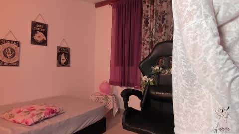 Snapshot of imsrbatman chatting on 02-13-25, 01:08 Aurora online show from 02-13-25, 01:08