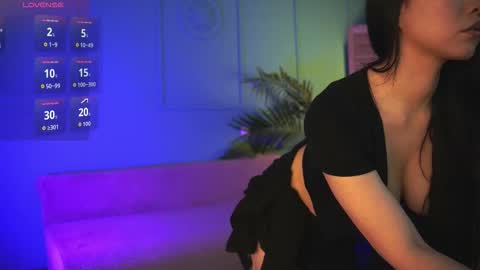 Snapshot of inari__okami chatting on 10-28-25, 08:33 INARI online show from 10-28-25, 08:33