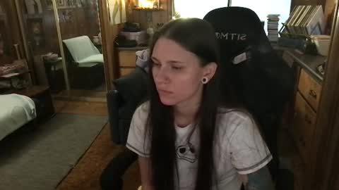 Snapshot of incognitoqueen chatting on 06-17-26, 01:52 Carter online show from 06-17-26, 01:52