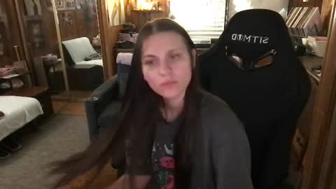 Snapshot of incognitoqueen chatting on 06-25-26, 05:34 Carter online show from 06-25-26, 05:34