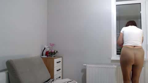 Snapshot of increible_della chatting on 01-11-25, 12:40 Della online show from 01-11-25, 12:40