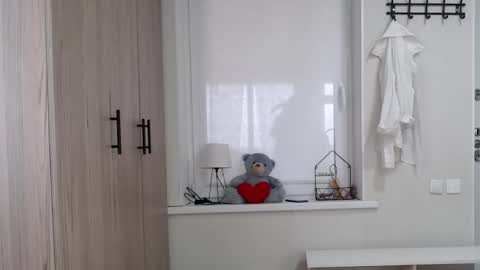 Snapshot of increible_della chatting on 10-21-25, 08:26 Della online show from 10-21-25, 08:26