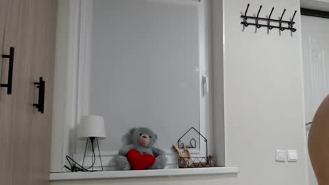 Snapshot of increible_della chatting on 10-26-25, 05:19 Della online show from 10-26-25, 05:19