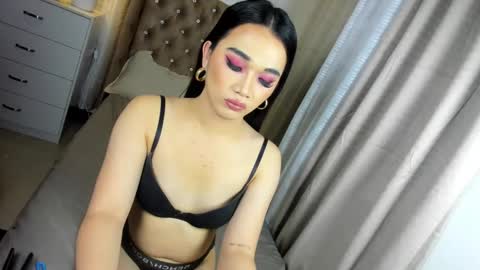 Snapshot of indestructabletrixie chatting on 12-28-24, 02:21 indestructabletrixie online show from 12-28-24, 02:21