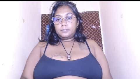 Snapshot of indiancoco chatting on 02-11-25, 06:33 candice online show from 02-11-25, 06:33