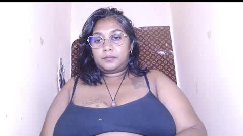 Snapshot of indiancoco chatting on 02-16-25, 05:48 candice online show from 02-16-25, 05:48