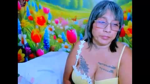 Snapshot of indianroxy27 chatting on 06-08-26, 01:28 indianroxy27 online show from 06-08-26, 01:28