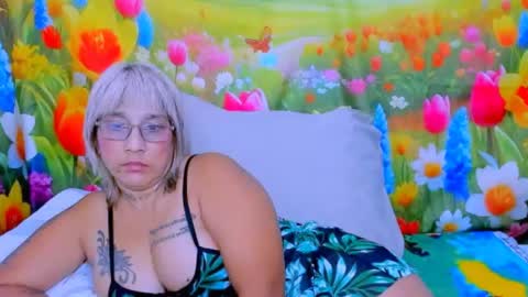 Snapshot of indianroxy27 chatting on 06-28-26, 12:27 indianroxy27 online show from 06-28-26, 12:27
