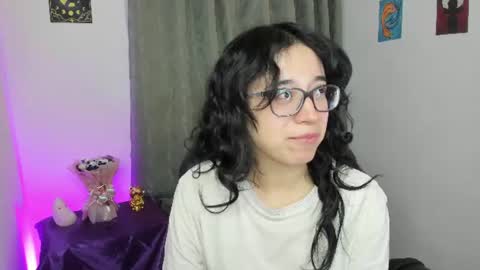 Snapshot of indra_cam chatting on 07-15-26, 01:22 Diana online show from 07-15-26, 01:22