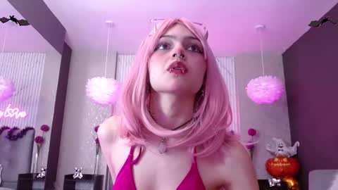 Snapshot of indy_moore chatting on 11-05-25, 02:28 INDY online show from 11-05-25, 02:28