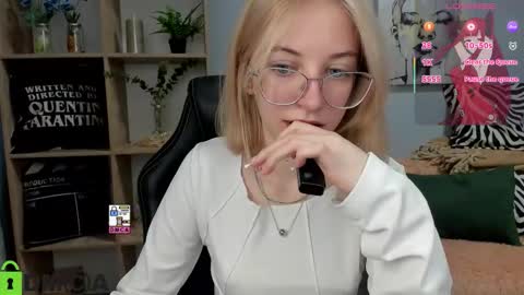 Snapshot of inferno_mia chatting on 10-15-25, 02:39 Mia online show from 10-15-25, 02:39