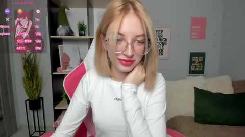 Snapshot of inferno_mia chatting on 11-19-25, 03:34 Mia online show from 11-19-25, 03:34