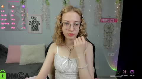 Mia online show from 04-01-26, 12:39