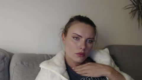 Snapshot of infinitiq45 chatting on 12-22-24, 10:36 Sweet girl online show from 12-22-24, 10:36